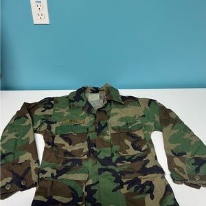 Vintage Camouflage Military Jacket. Small short.